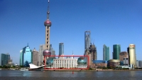 Панорама части района Pudong (отель обведен красной линией)